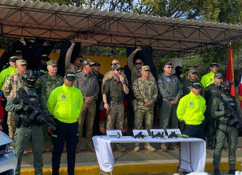 El presidente Abelardo De la Espriella le comunica al país que alias Bendito Menor fue abatido en Riohacha, La Guajira, junto a su pareja y dos escoltas. Foto: Dijín de la Policía