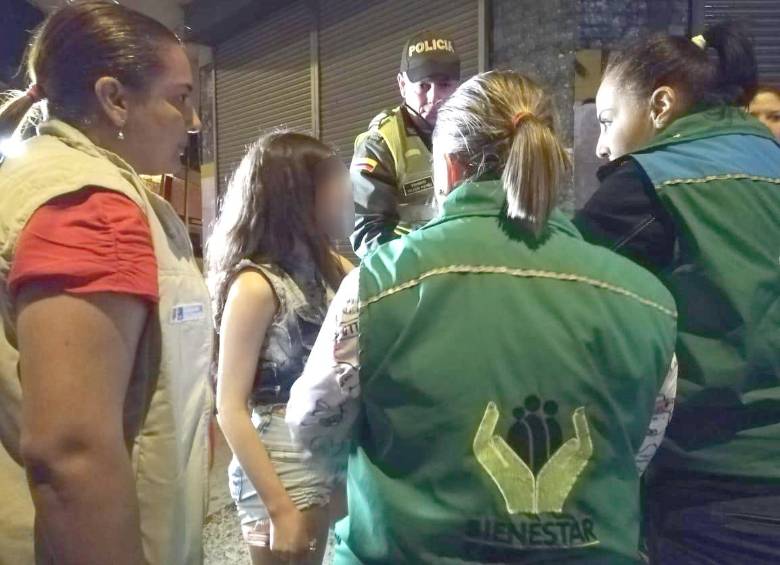 Las autoridades brindan acompañamiento y protección a los menores de edad mientras se activan las rutas de búsqueda y restablecimiento de sus derechos. Foto. icbf.gov.co