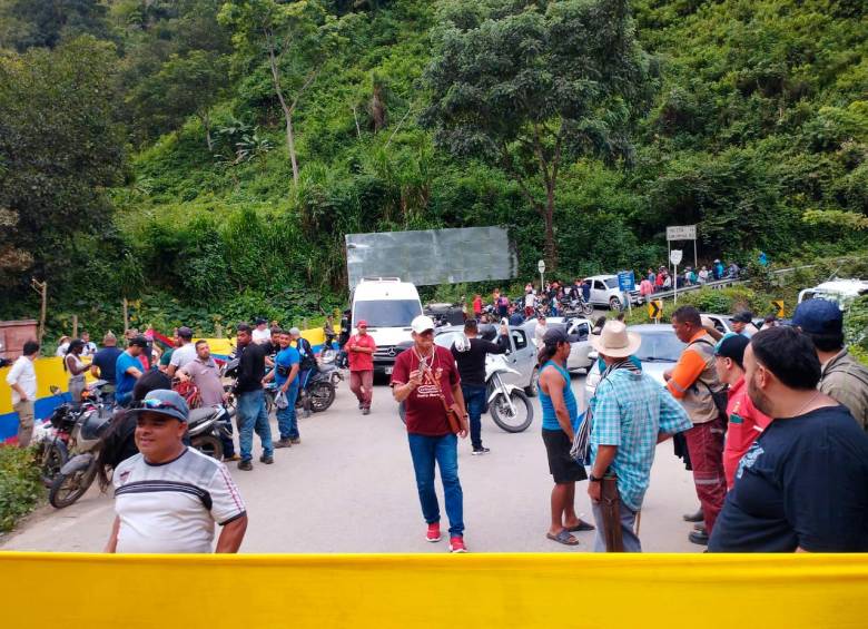 “Exigimos a EPM que cumpla”: protesta ciudadana bloquea ingreso de trabajadores a Hidroituango