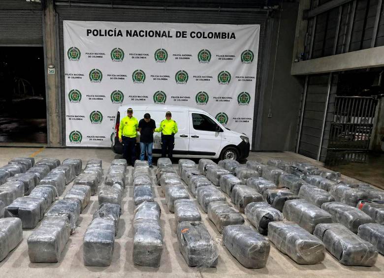 La marihuana decomisada y la persona aprehendida fueron puestos a órdenes de las autoridades. FOTO: POLICÍA METROPOLITANA