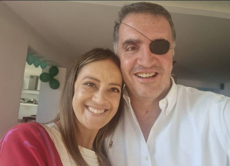 Gloria Helena Rodríguez Escobar al lado de su esposo, el empresario y político antioqueño Mauricio Tobón Franco. FOTO: Tomada de redes sociales