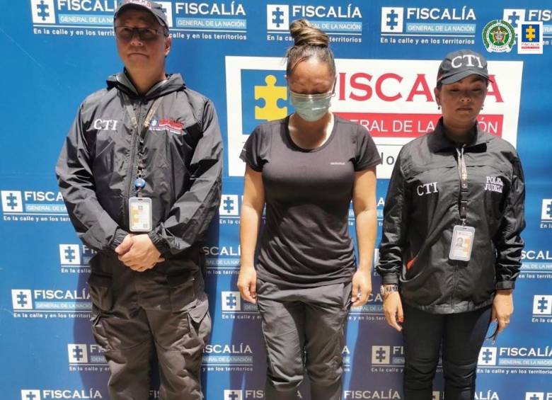 La subintendente de la Policía fue capturada por miembros del CTI y de la Policía. FOTO: Cortesía