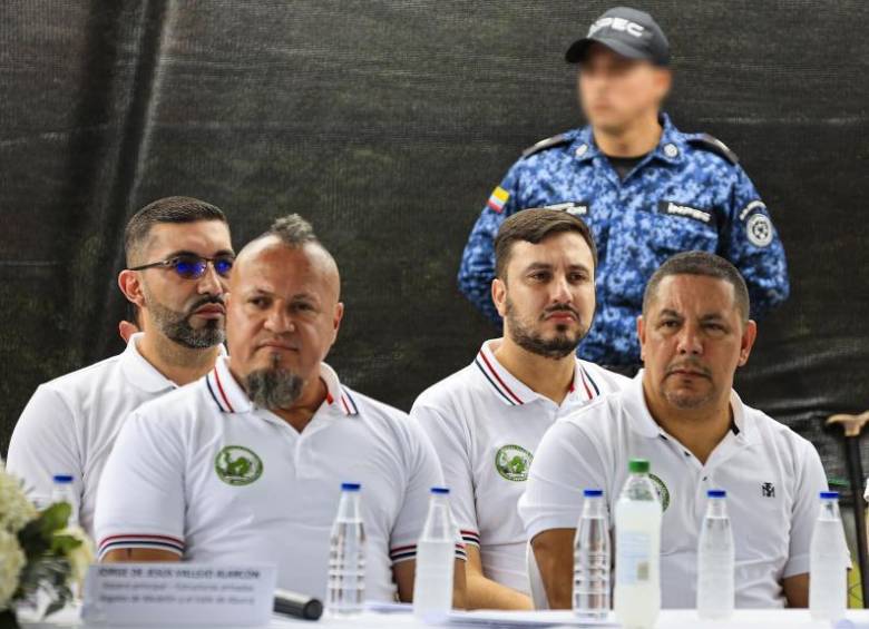 Freyner Alfonso Ramírez García (“Carlos Pesebre”) y Juan Carlos Mesa Vallejo (“Tom” o “Carlos Chata”), dos de los principales cabecillas del crimen organizado, los cuales están en el proceso de “paz total” con el Gobierno. FOTO: MANUEL SALDARRIAGA
