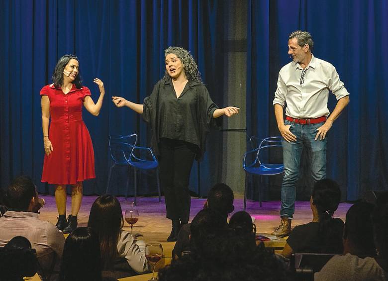 Adriana Ospina, Catalina Hincapié y Jaime Jaramillo protagonizaron la comedia No ahorre que es bobada. FOTO Cortesía