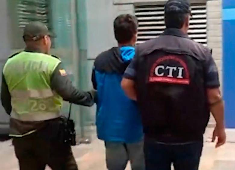 Alias Alexis durante su captura por parte de la Policía y la Fiscalía. FOTO: Cortesía