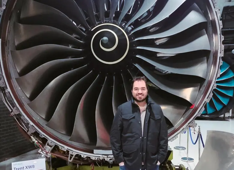 Desde pequeño, Santiago Ramírez Rubio se aficionó por el mundo de las aeronaves hasta trabajar en una división de Rolls Royce. FOTO Cortesía