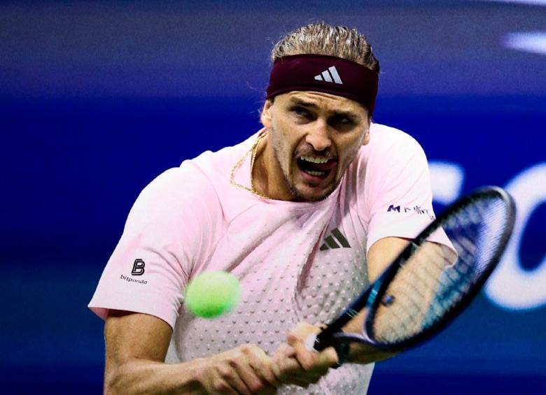Alexander Zverev avanzó a las semifinales del US Open tras superar al neerlandés Botic van de Zandschulp en tres sets. FOTO: X-US OPEN