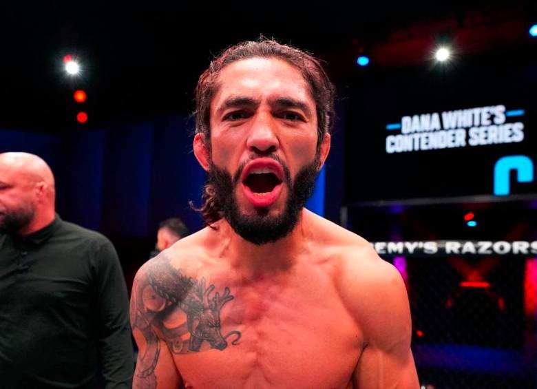 Javier Reyes festejando su elección para la UFC. FOTO CORTESÍA UFC