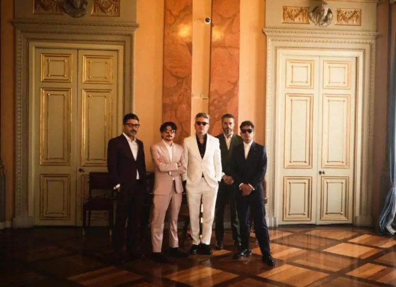 La banda bogotana presenta en el Teatro Metropolitano su etapa más desnuda: menos efectos, más espacio y canciones conocidas que suenan como nuevas. FOTO: Cortesía Diamante Eléctrico