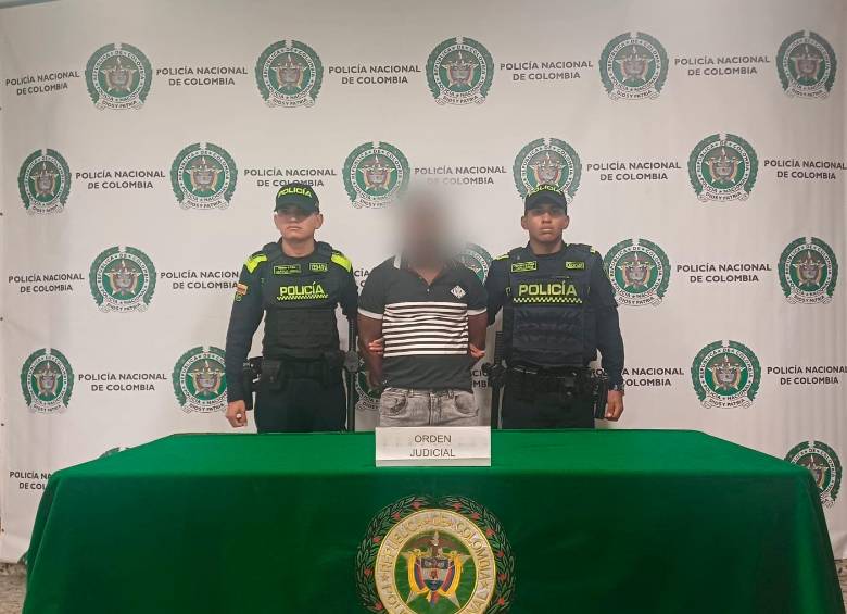 El presunto integrante de las disidencias de las Farc fue capturado en el aeropuerto El Dorado de Bogotá. FOTO CORTESÍA