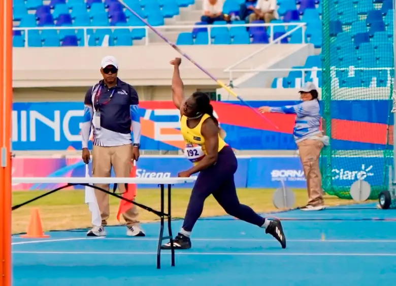 Flor Denis Ruiz es una de las figuras de Colombia en Juegos Centroamericanos en Santo Domingo gracias a su histórico lanzamiento de 67,34 metros, registro con el que conquistó el oro y se convirtió en la nueva dueña del récord suramericano de jabalina. FOTO: @ODEBO