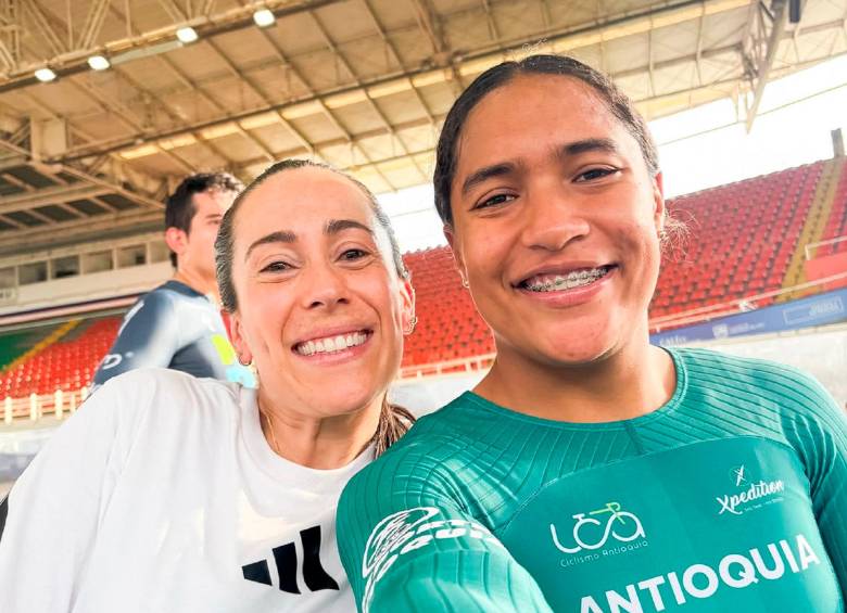 Mariana Pajón regresa oficialmente a la competencia en el Campeonato Nacional de pista de Cali, donde compartirá equipo con la joven velocista antioqueña Stefany Cuadrado. Foto: Instagram Stefany