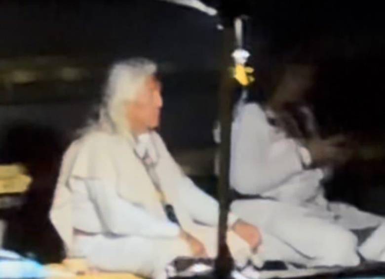 Un supuesto chamán fue captado durante el concierto de Ryan Castro en el Estadio Atanasio Girardot. FOTO: Redes sociales.