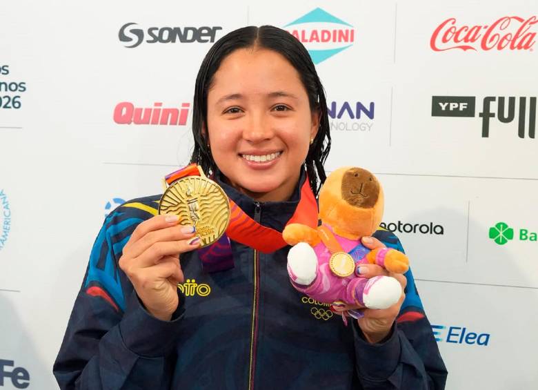 La antioqueña Daniela Zapata fue la primera colombiana en subir a lo más alto del podio en los Juegos Suramericanos de Santa Fe. FOTO @fecnacolombia