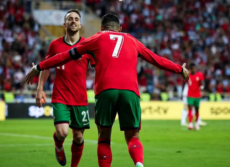 En sus redes sociales, Diogo Jota registró grandes momentos con uno de los jugadores que más admiraba, su compatriota Cristiano Ronaldo. FOTO INSTAGRAM DIEGO JOTA