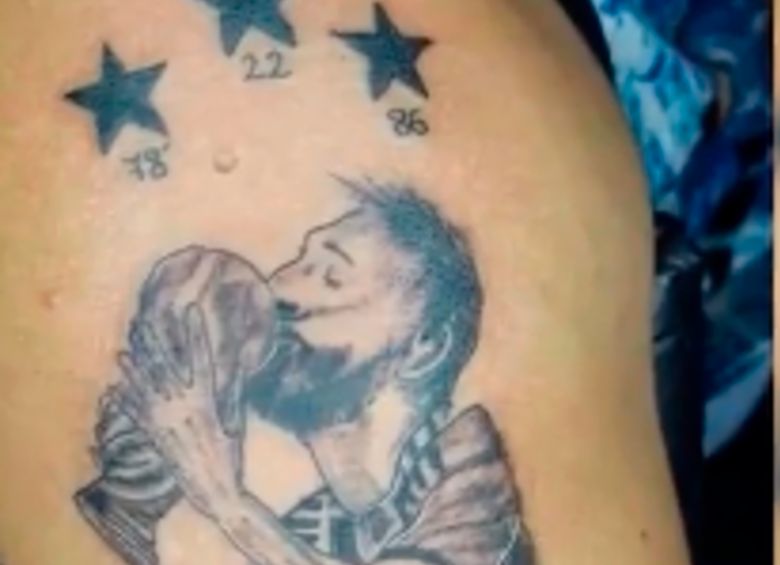 Este es uno de los tatuajes que se han hecho los hinchas en la Argentina tras el triunfo en el Mundial. Foto: tomada de redes sociales. 