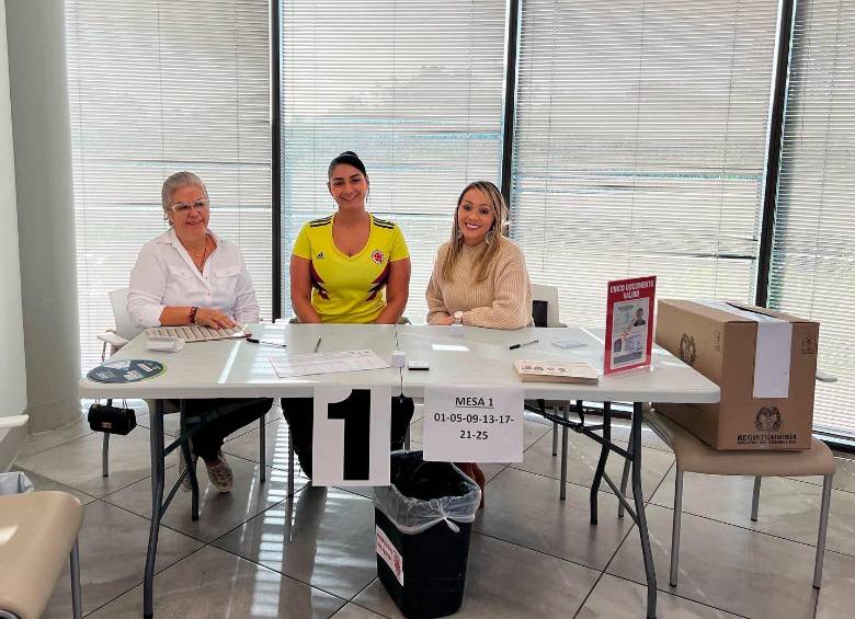 El domingo el consulado de Orlando dispondrá de 28 mesas de votación. FOTO Twitter @cmbustamante