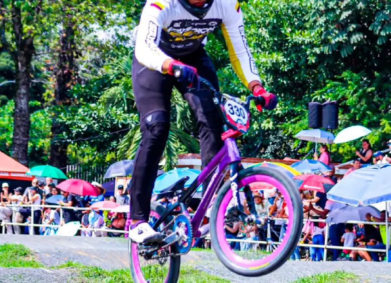 Tras reunir recursos, patrocinadores y resultados deportivos, el vallecaucano José Alejandro Burbano enfrenta ahora el obstáculo más inesperado: obtener la visa que le permita competir por Colombia en el Mundial de BMX en Brisbane. FOTO INSTAGRAM BURBANO