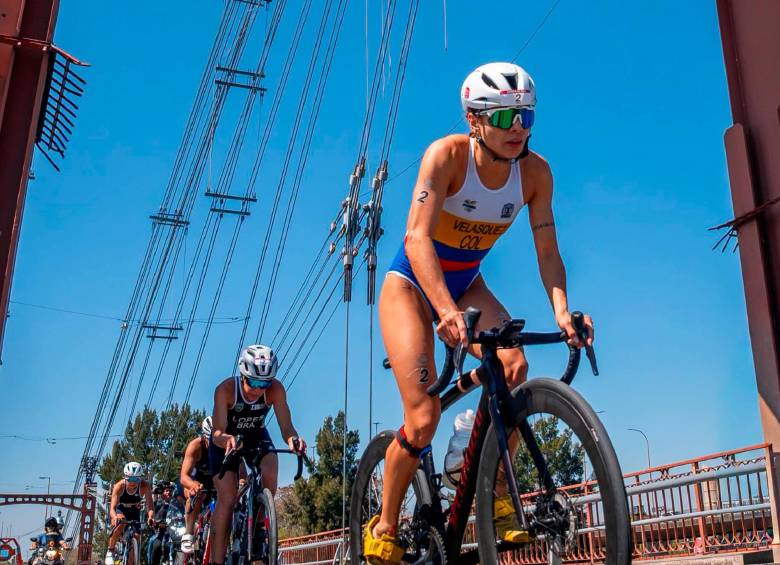 La colombiana Carolina Velásquez fue la mejor entre 24 participantes y subió a lo más alto del podio en Santa Fe. FOTO: @@panamsports