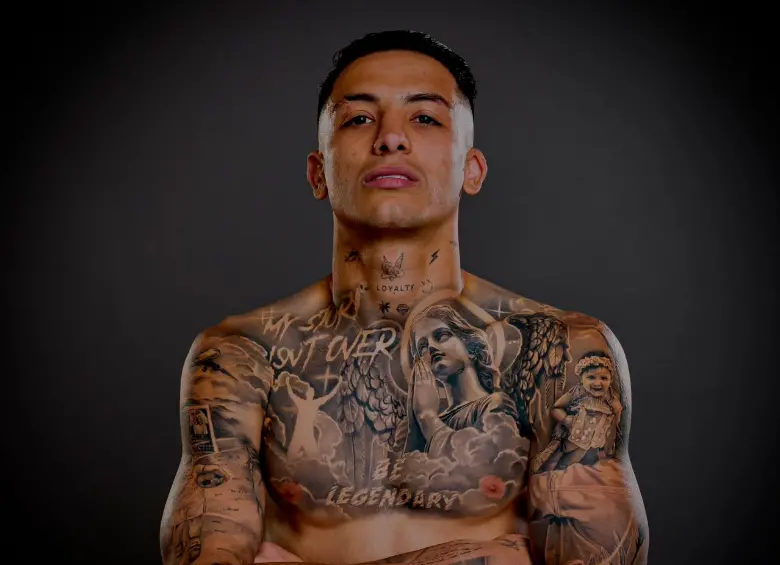 En los tatuajes de Kevin Castaño, en la espalda y el pecho trabajaron Daniel Bernal, Sebastián Carvajal, Miguel Castaño, Martín Mesa y Break Tattoo. FOTO Cortesía @braianmolina_