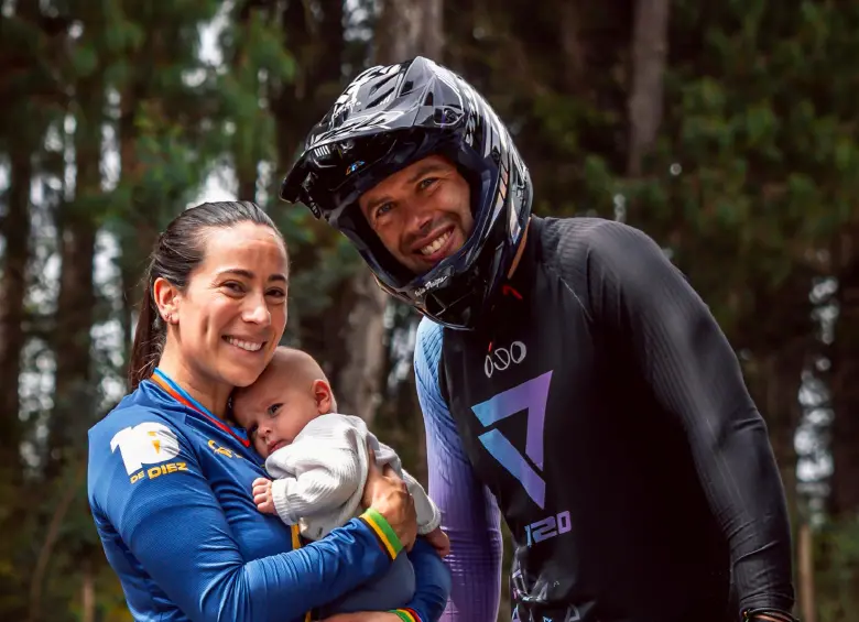 Un equipo inseparable: Mariana y su esposo Vincent adaptan sus rutinas de entrenamiento para compartir junto al pequeño Théo, quien los acompaña todo el tiempo. FOTO CORTESÍA Felipe Cano @pipecano_photo