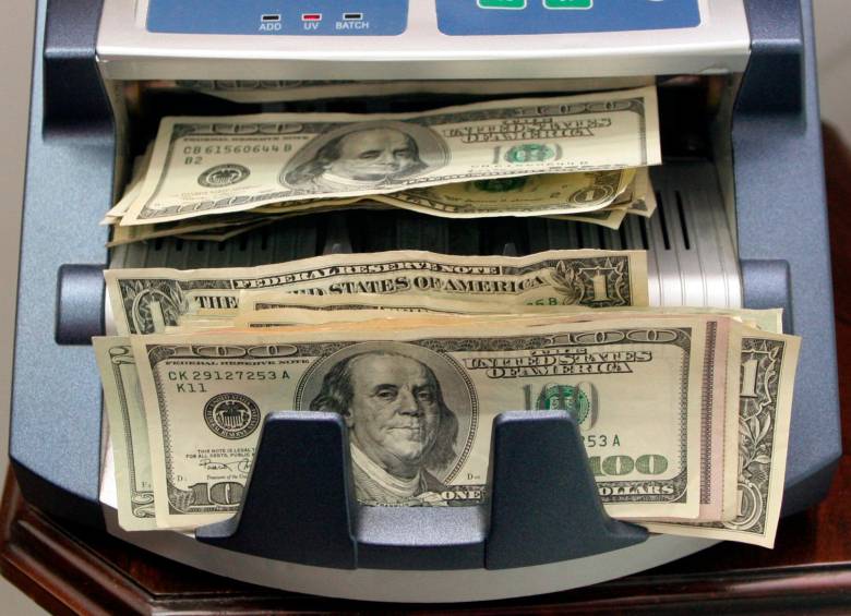 Las fusiones y adquisiciones son transacciones que mueven millones de dólares. FOTO archivo
