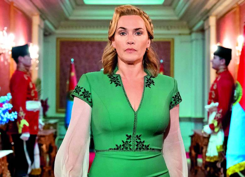 Kate Winslet interpreta a la canciller Elena Vernham, en un país imaginario y autoritario europeo en esta comedia oscura llamada El régimen. FOTO cortesía max