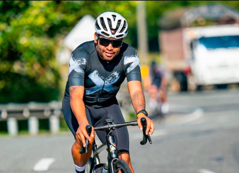 Montar en bicicleta era otra de las pasiones de Ronal Marín. FOTO CORTESÍA
