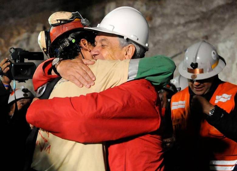 Imagen del rescate de los mineros chilenos en la región de Atacama en 2010. FOTO: Tomada de Facebook Sebastián Piñera