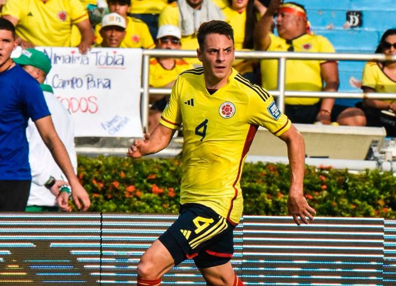 El futbolista antioqueño Santiago Arias ha jugado dos mundiales con la Selección Colombia: estuvo en Brasil 2014 y Rusia 2018. FOTO: TOMADA DEL X DE @FCFSeleccionCol