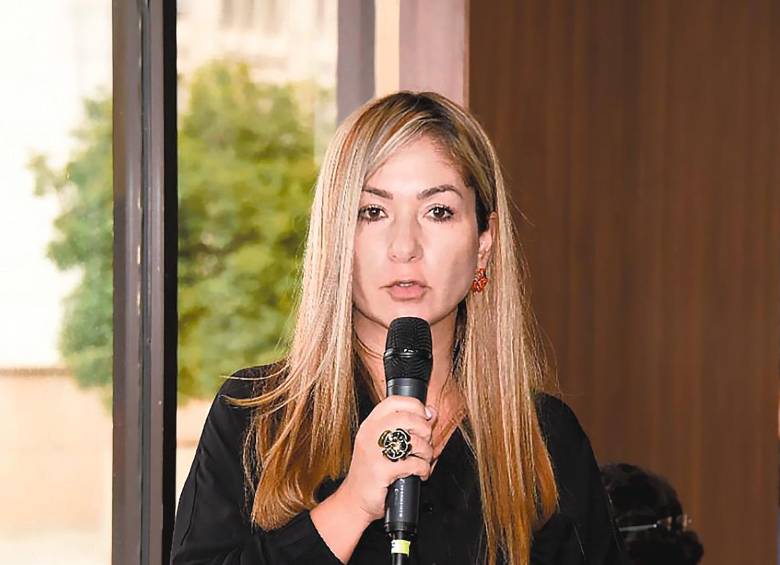 Lina María Bustamante Sánchez, quien se desempeñaba como secretaria de Salud de Antioquia desde 2020, pasó a gerenciar la EPS Savia Salud. FOTO Cortesía Gobernación de Antioquia