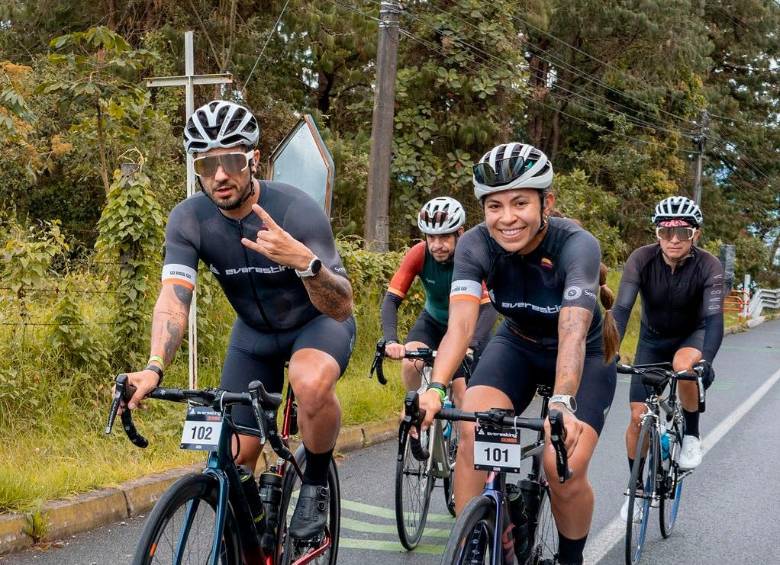 Camila Parra es arquitecta y repostera. Antes de cumplir el reto del everesting, solo había subido Palmas dos veces en un mismo día. Se demoró 36 horas completando los 22 ascensos. FOTO: CORTESÍA EVERESTING COLOMBIA 