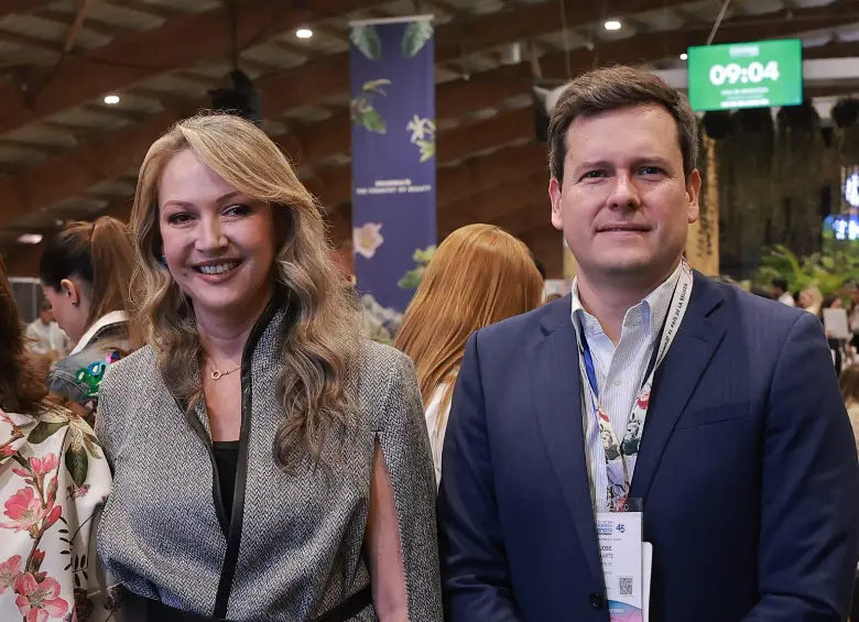 La presidente ejecutiva de Anato, Paula Cortes; y José Duarte, presidente de Cotelco.