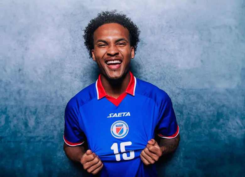 Durante décadas, la marca colombiana Saeta estuvo presente en las canchas colombianas; ahora llegará a la vitrina más importante del fútbol mundial. FOTO GETTY