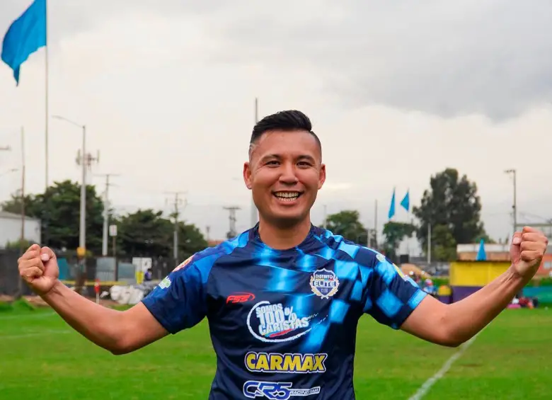 La alegría de Atsushi Yamanaka tras convertirse en el primer japonés en jugar un partido oficial del fútbol colombiano. Para él, es un sueño cumplido y espera disfrutarlo al máximo. FOTO cortesía Distrito élite