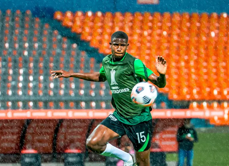 La venta de Juan José Arias confirma a Nacional como una fábrica de defensores: estos son los que vendió desde 2014