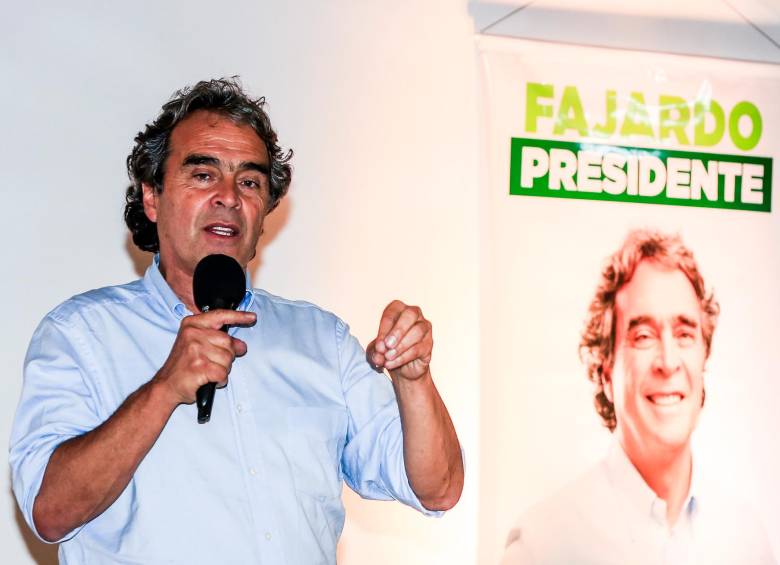 Sergio Fajardo se encuentra en medio de su campaña política de “remontada”. FOTO: JAIME PÉREZ MUNÉVAR.