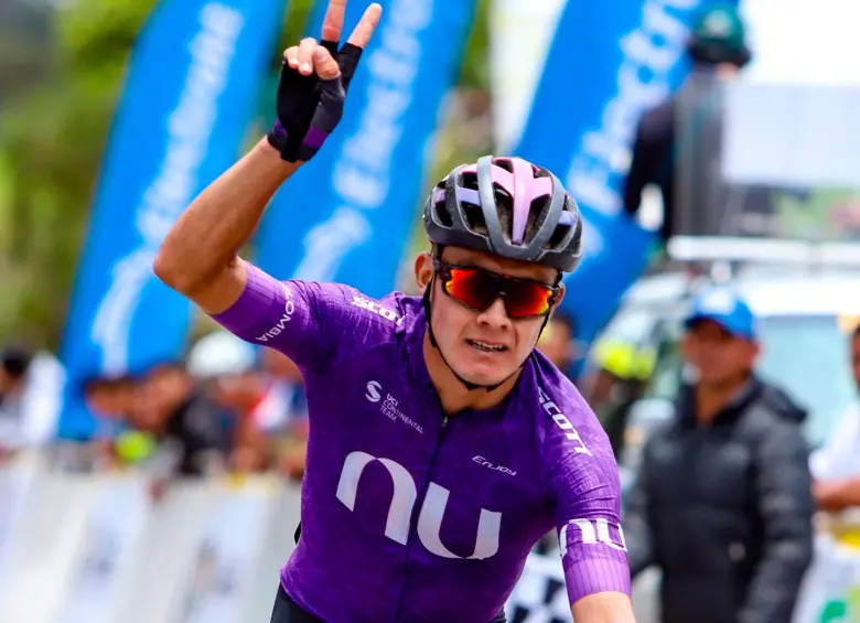 Rodrigo Contreras viene siendo uno de los mejores pedalistas de Colombia en los últimos años. De experiencia en el World Tour, el corredor de 31 años de edad buscará el tricampeonato en la Vuelta. FOTO CORTESÍA NU COLOMBIA