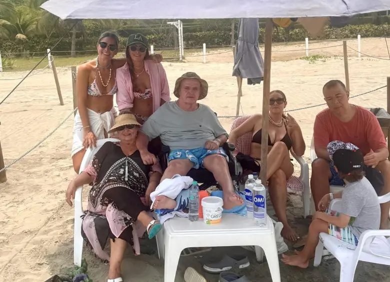 Juan Guillermo compartiendo con su familia en un paseo. FOTO: Cortesía