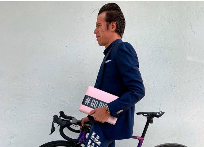 Rigoberto Urán, todo un profesional de la bicicleta. En la virtualidad tampoco descuida su trabajo. FOTO INSTAGRAM URAN