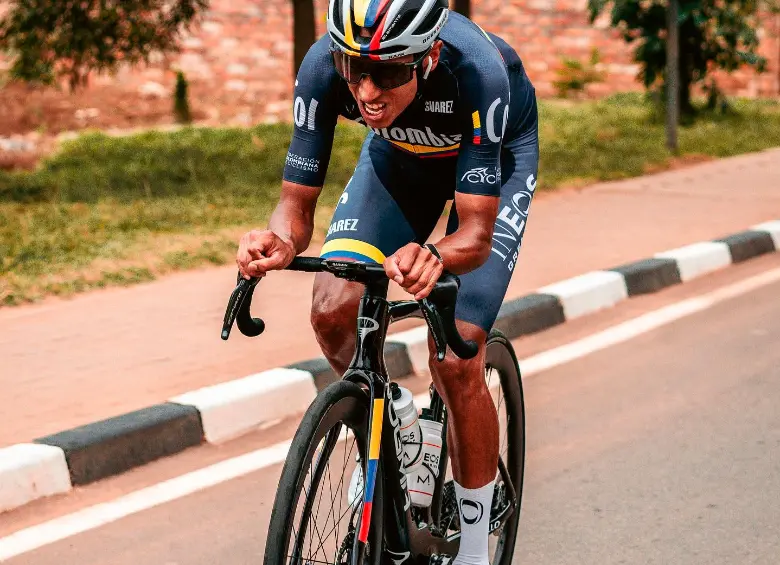 El cundinamarqués Egan Bernal fue campeón nacional de crono y ruta en las pruebas que se realizaron en febrero en Bucaramanga. Todo el año corrió con la bandera nacional en el pecho. FOTO @eganbernal 