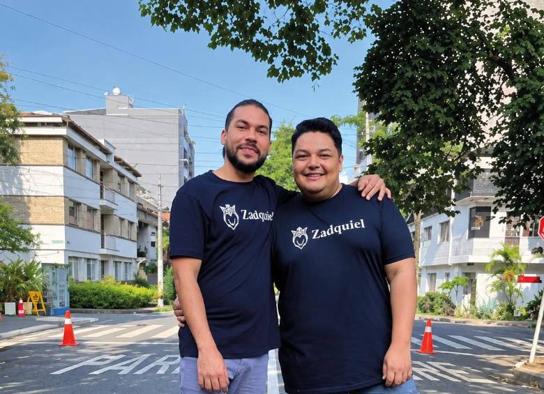 Jhonattan (izquierda) y Camilo (derecha). Emprendedores de la marca Zaquiel. Foto: cortesía.