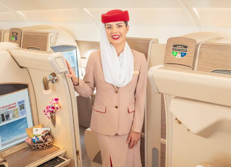 Emirates ofrece a sus pasajeros tres tipos de clases de acomodación en sus 134 destinos: Primera Clase, Business y Turista, que a su vez está dividida en Premiun y Turista normal. En la foto, la Clase Business. FOTO: Tomada de Instagram @emirates