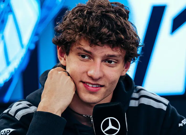 Kimmi Antonelli lidera la F1 con 100 puntos tras cuatros carreras. FOTO: X MERCEDESAMGF1