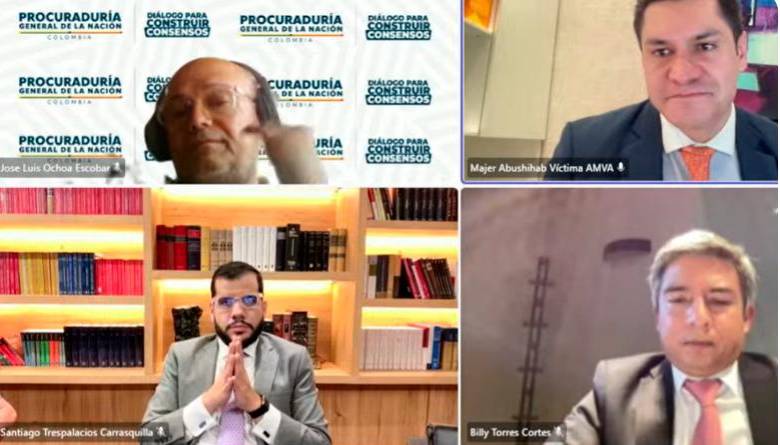 En la imagen, el delegado de la Procuraduría José Lius Ochoa, el abogado del Área Metropolitana, Mayer Abushihab (arriba, der), y los defensores de Miguel Quintero y Sebastián Ortega respectivamente, Santiago Trespalacios y Billy Torres. FOTO: IMAGEN TOMADA DE LA AUDIENCIA VIRTUAL 