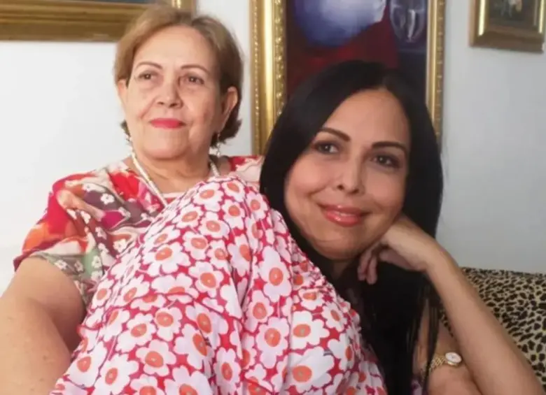 En la imagen Bertha Mejía y su hija con Diomedes, Rosa Elvira Díaz. FOTO @rosaelviradiaz1157