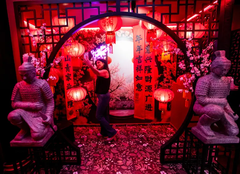 El restaurante está diseñado siguiendo los patrones de la arquitectura china. Foto: Julio Herrera.