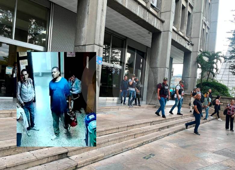 El hombre, identificado preliminarmente como Alexánder Obregón (fotodetalle), sería el responsable de los incidentes en el Palacio de Justicia José Félix de Restrepo, según los registros de las cámaras de seguridad . FOTOS: CORTESÍA