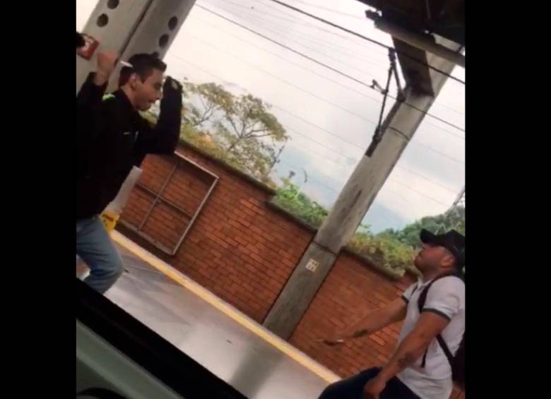 Los dos hombres quedaron captados en un video que trascendió en las redes sociales. FOTO: CORTESÍA