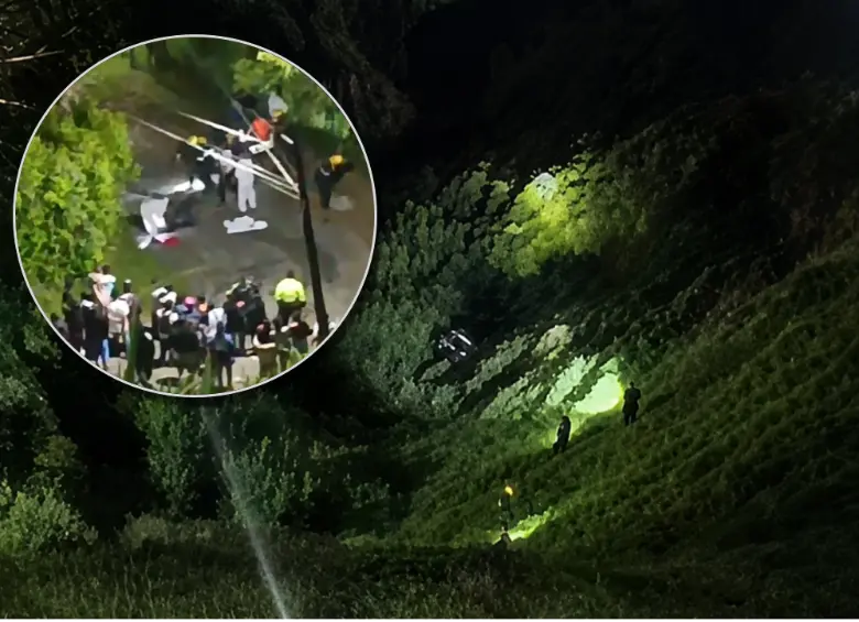 Un vehículo particular en el que se movilizaban cuatro personas se salió de la vía y rodó por una zona de la vereda Loma de los Ochoa, en Girardota.. Fotos: captura de video de redes.